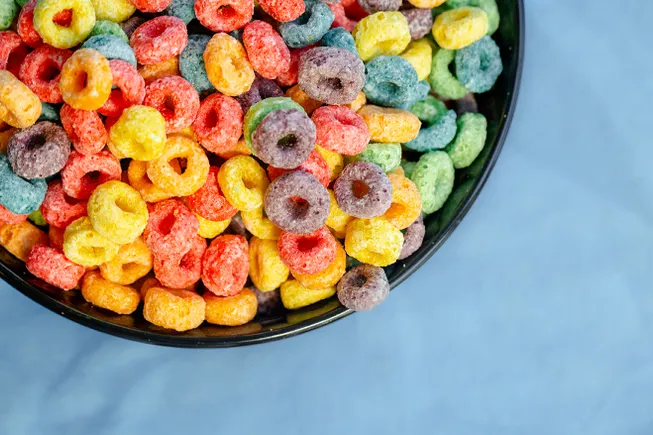 Food giants pause shift to natural colors: What conditions are needed to drive change?
