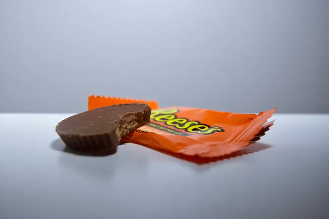 Reese's 巧克力配方调整背后:并非企业贪婪,而是气候变化